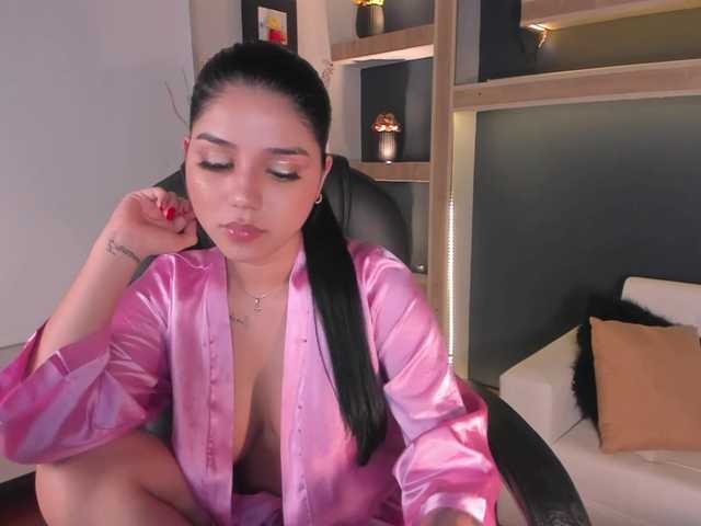 사진 VictoriaLeia beautiful latina with hot pussy for you to make her reach orgasm IG: Victoria_moodel♥ Striptease♥ @remain tks left